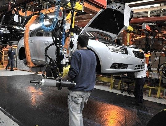Indústria cresce em março, mas fecha trimestre com maior baixa desde 2009
