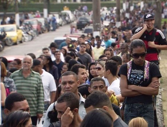 Escalada do desemprego e da inflação castiga os brasileiros, revela índice