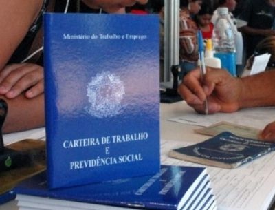 Dilma lança medida que complementa salários e tenta evitar demissões