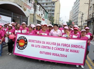 1ª Caminhada Outubro Rosa dos trabalhadores da saúde contou com participação da Secretaria da Mulher