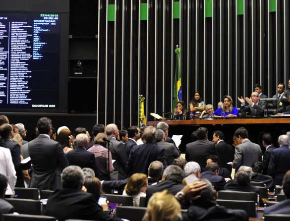 Câmara aprova projeto que permite terceirização da atividade-fim de empresa